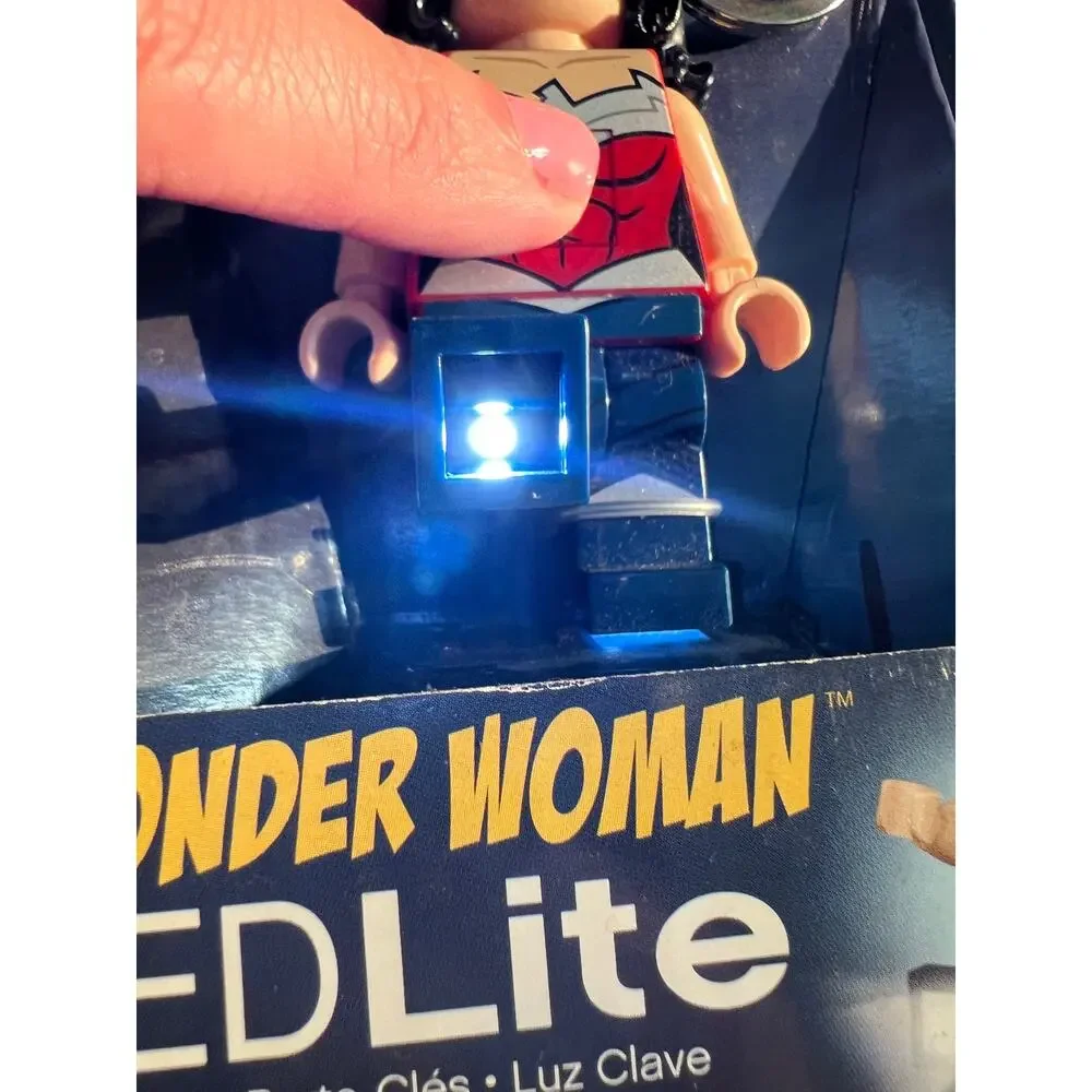 New Lego Wonder Woman Key Light LED Lite Keychain DC Comics Super Heroes